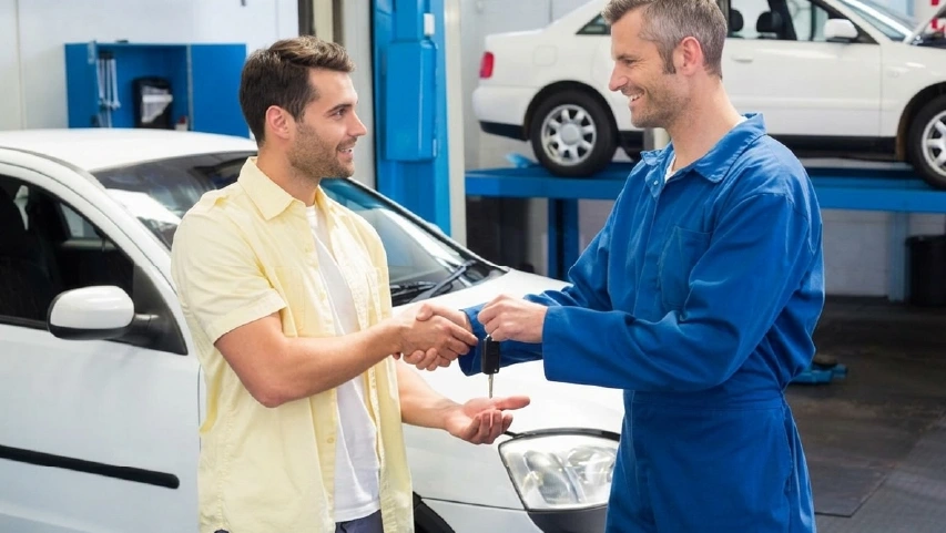 Mechanic handing car keys